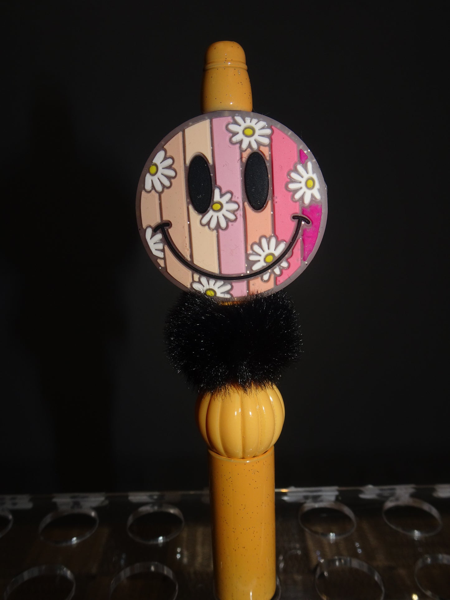 *EXCLUSIVE* Flower Smiley