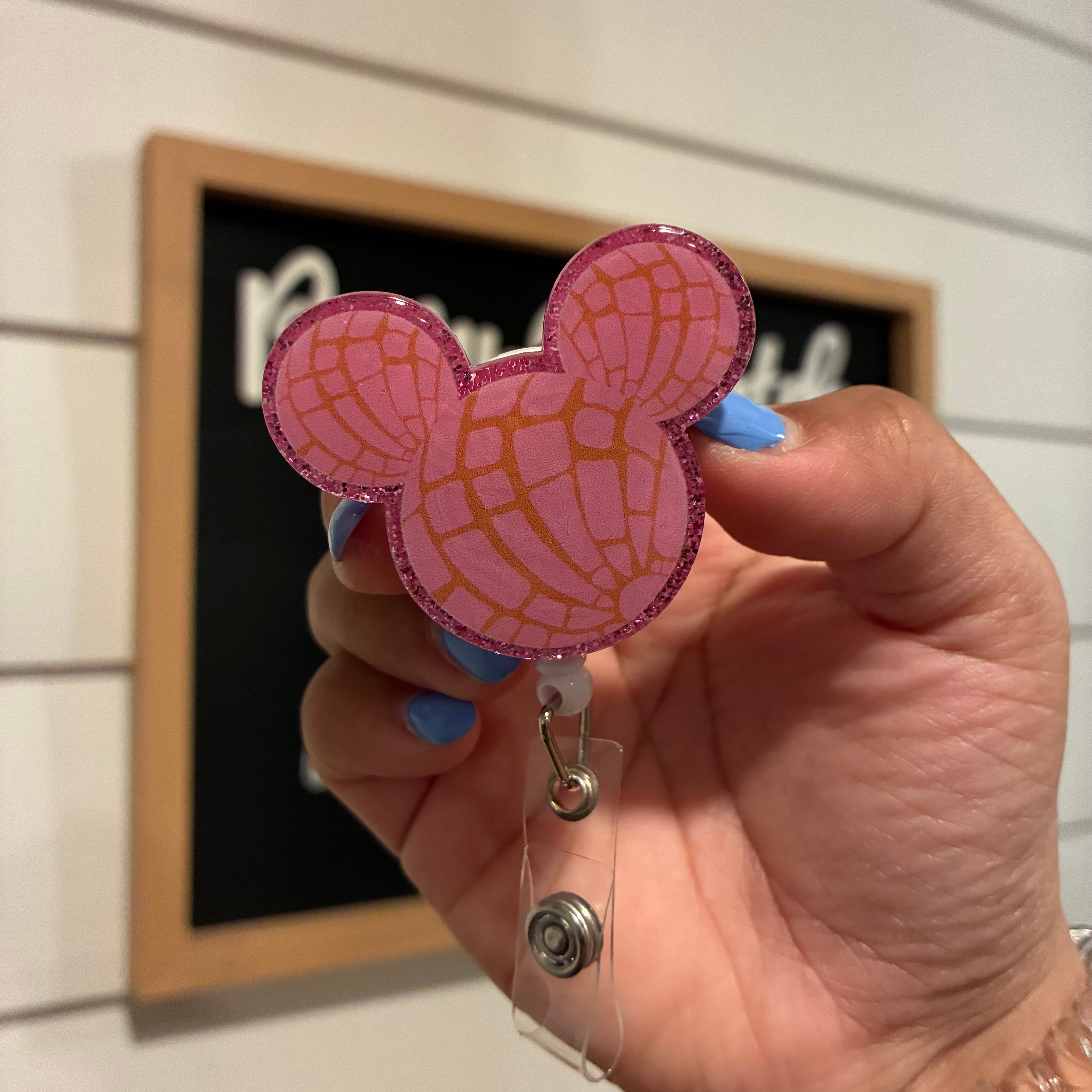 Concha Mouse Badge Reel